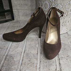Elegant Tahari Brown Women's Heels